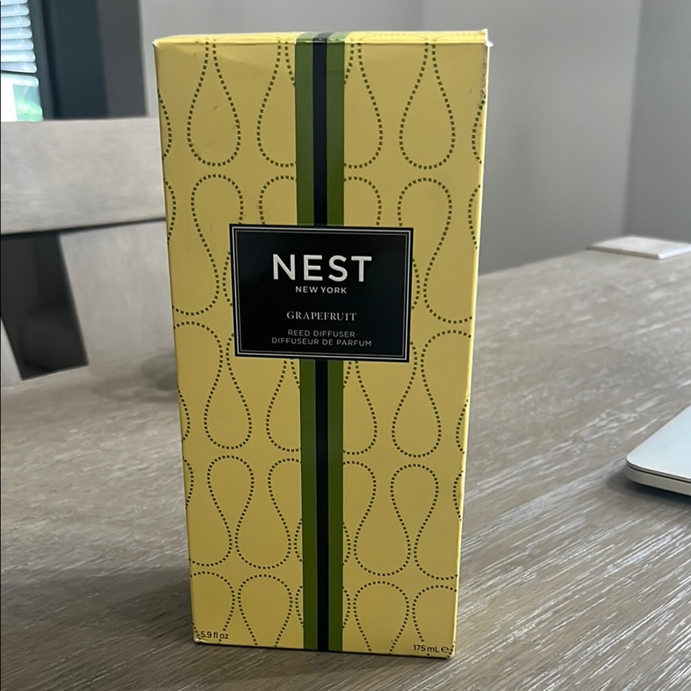NEST Reed Diffuser Grapefruit - Picture 3 of 6